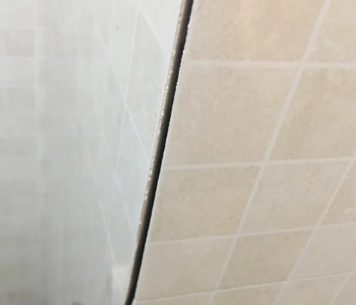 衡阳市瓷砖空鼓维修公司分享阳台瓷砖脱落的修复过程可以分为以下几个步骤